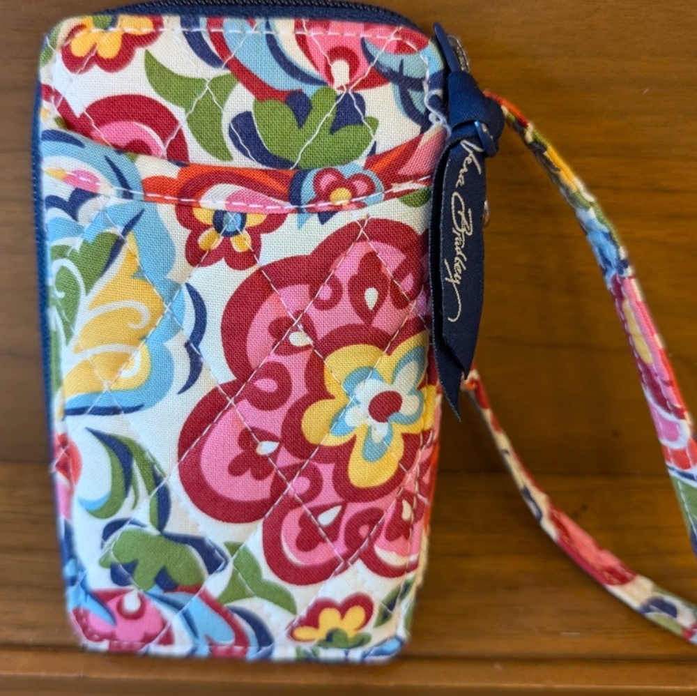 Vera Bradley Wristlet- 5.5x3x.5". NWOT
